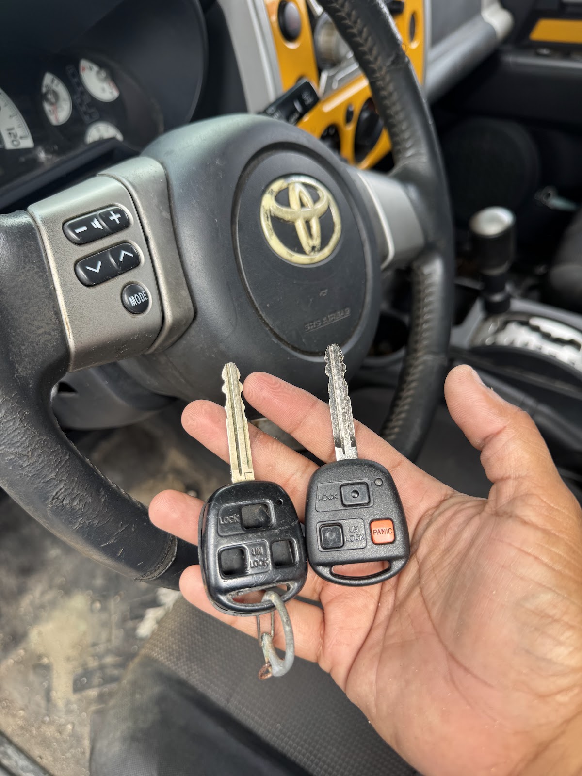Toyota FJ Cruiser key cutting